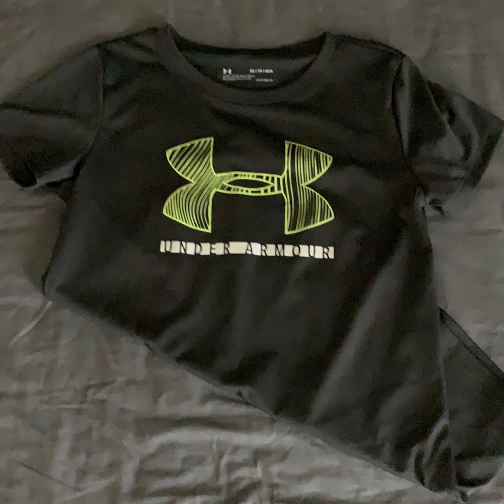 NWOT. UA tee.